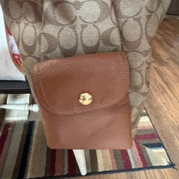Coach Brown Signature Shoulder Bag - Picture 3 of 10